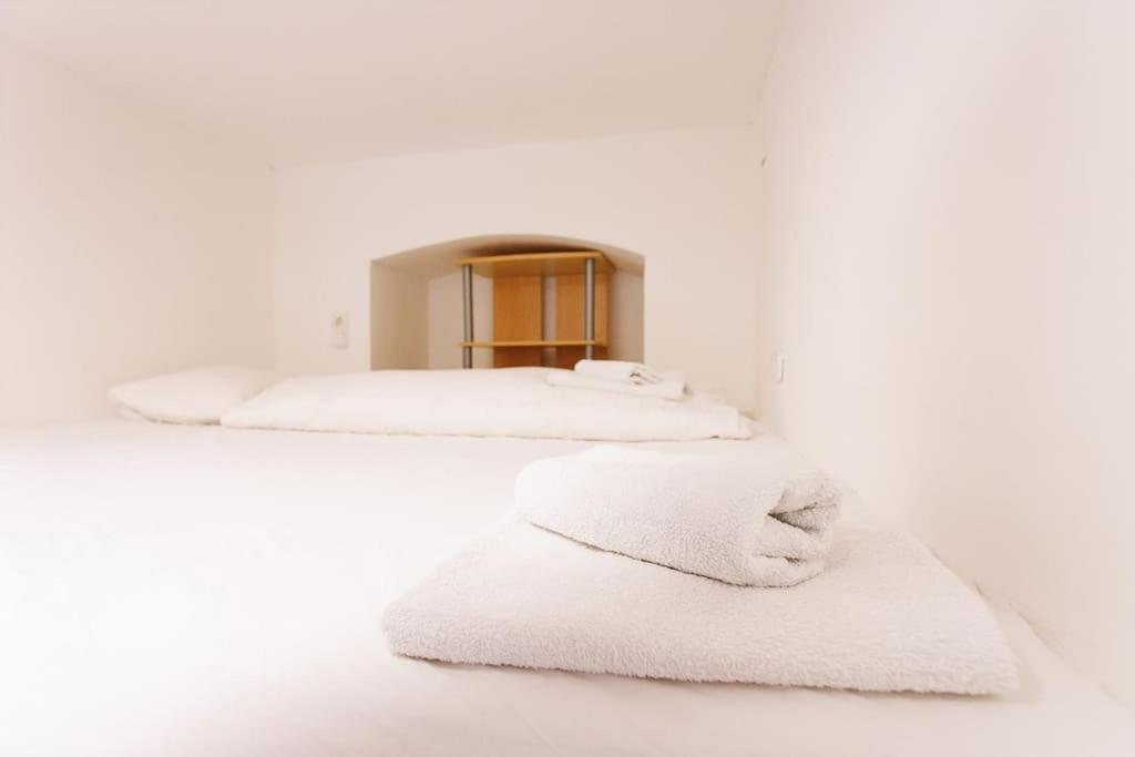 Urban Capsule Apartment - Near Mariahilfer Strasse Viena Exterior foto