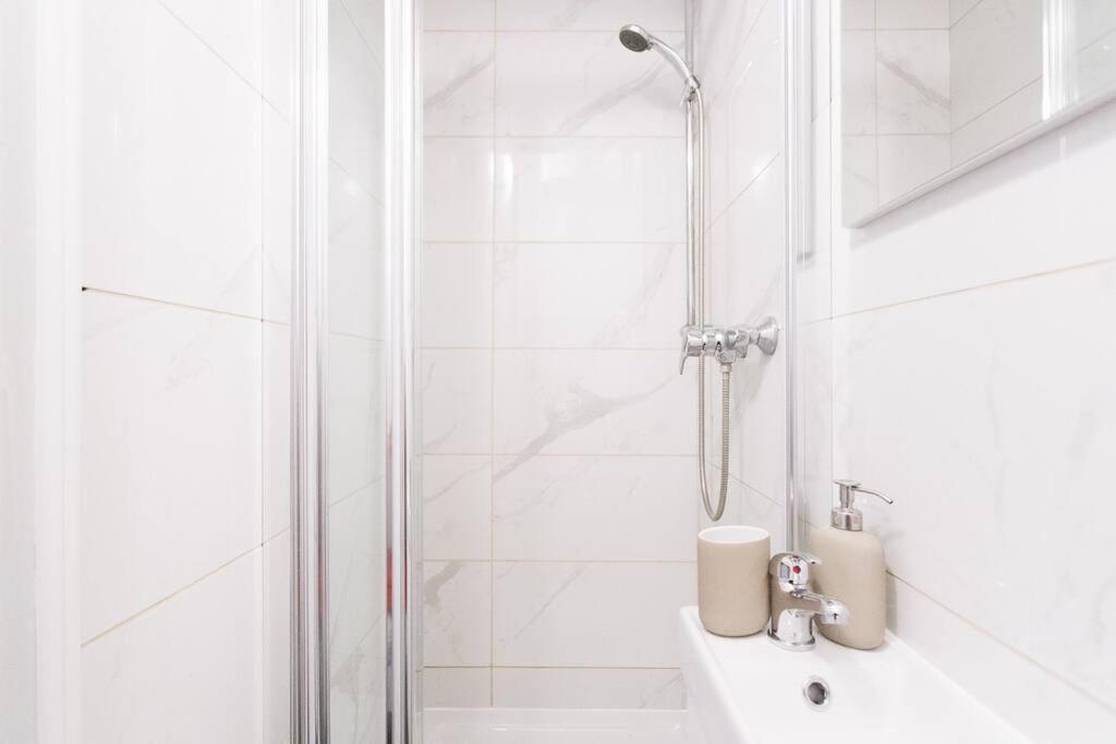 Urban Capsule Apartment - Near Mariahilfer Strasse Viena Exterior foto
