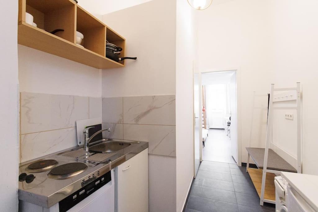 Urban Capsule Apartment - Near Mariahilfer Strasse Viena Exterior foto