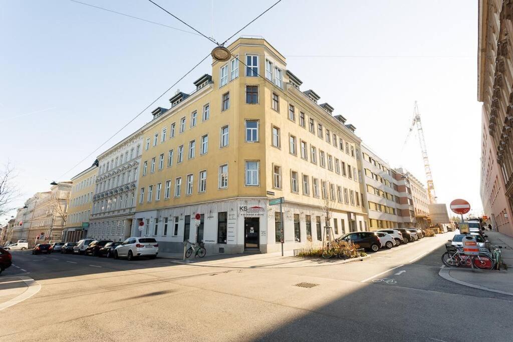 Urban Capsule Apartment - Near Mariahilfer Strasse Viena Exterior foto